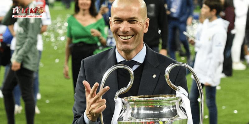 Zidane liệu có trở lại Bernabeu để cứu vãn Los Blancos? Zidane liệu có trở lại Bernabeu để cứu vãn Los Blancos?
